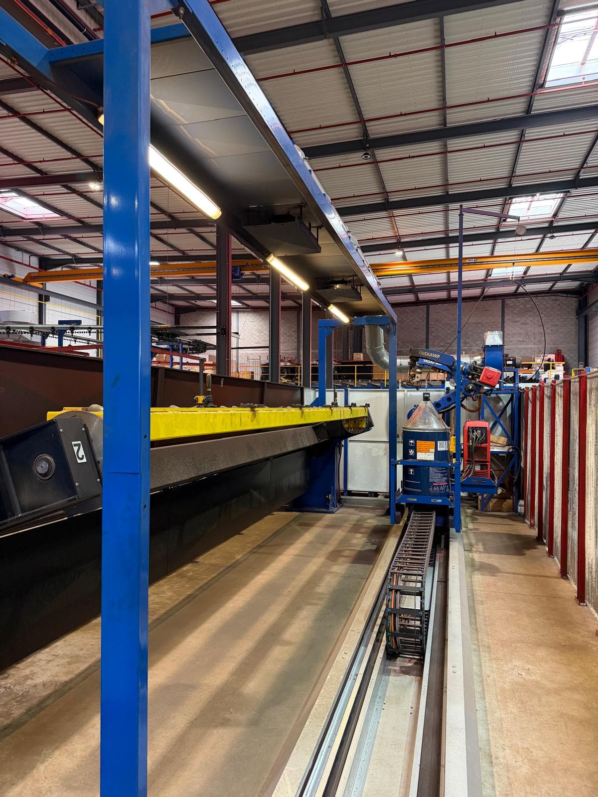 Ligne de tubes et robot de soudage Yaskawa
